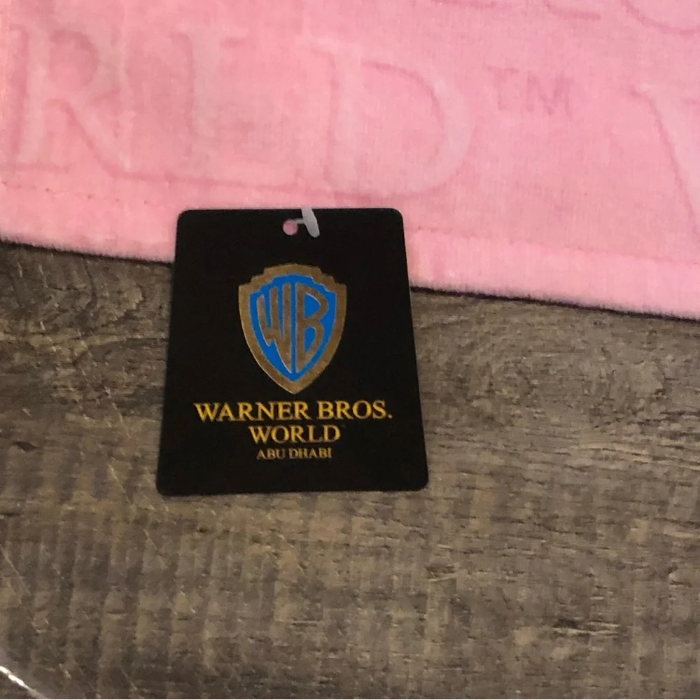 NWT Warner Bros. Bugs Bunny Beach Towel